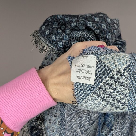 Northern Reflections Woven Scarf with Fringe Blue - Picture 3 of 3